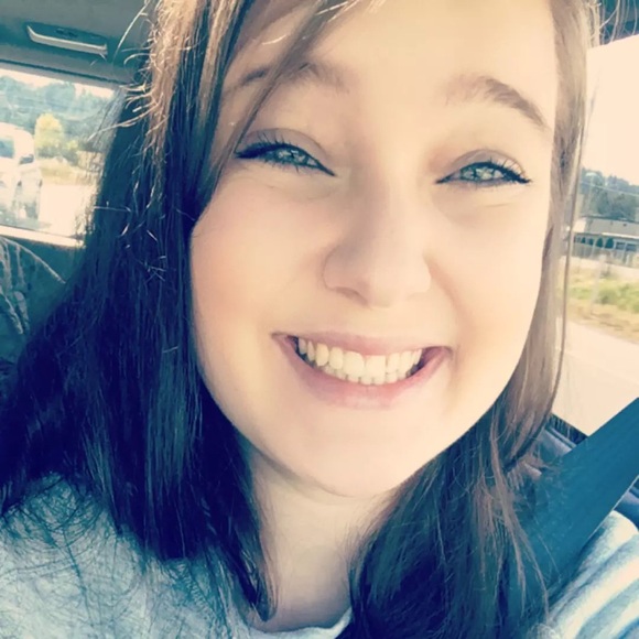 Meet your Posher, Jess - Picture 1 of 2